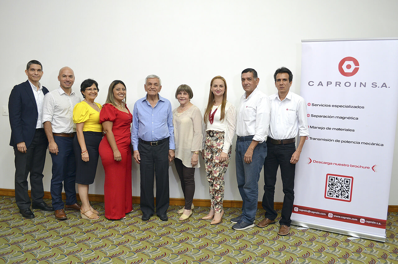 Foto del equipo de Caproin S.A. De izquierda a derecha: Focion Cormane, Raúl Ochoa, Martha Delgado, Diana M. Ortega P., Humberto Sanchez Asseff, Paula Andrea Gómez, Diego Antonio Campo, Carlos Orlando Cortes